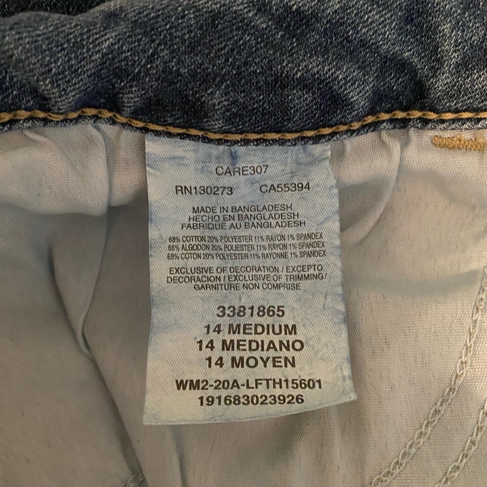 Lee Regular Fit Mid Rise Capris | 14 - Picture 2 of 3